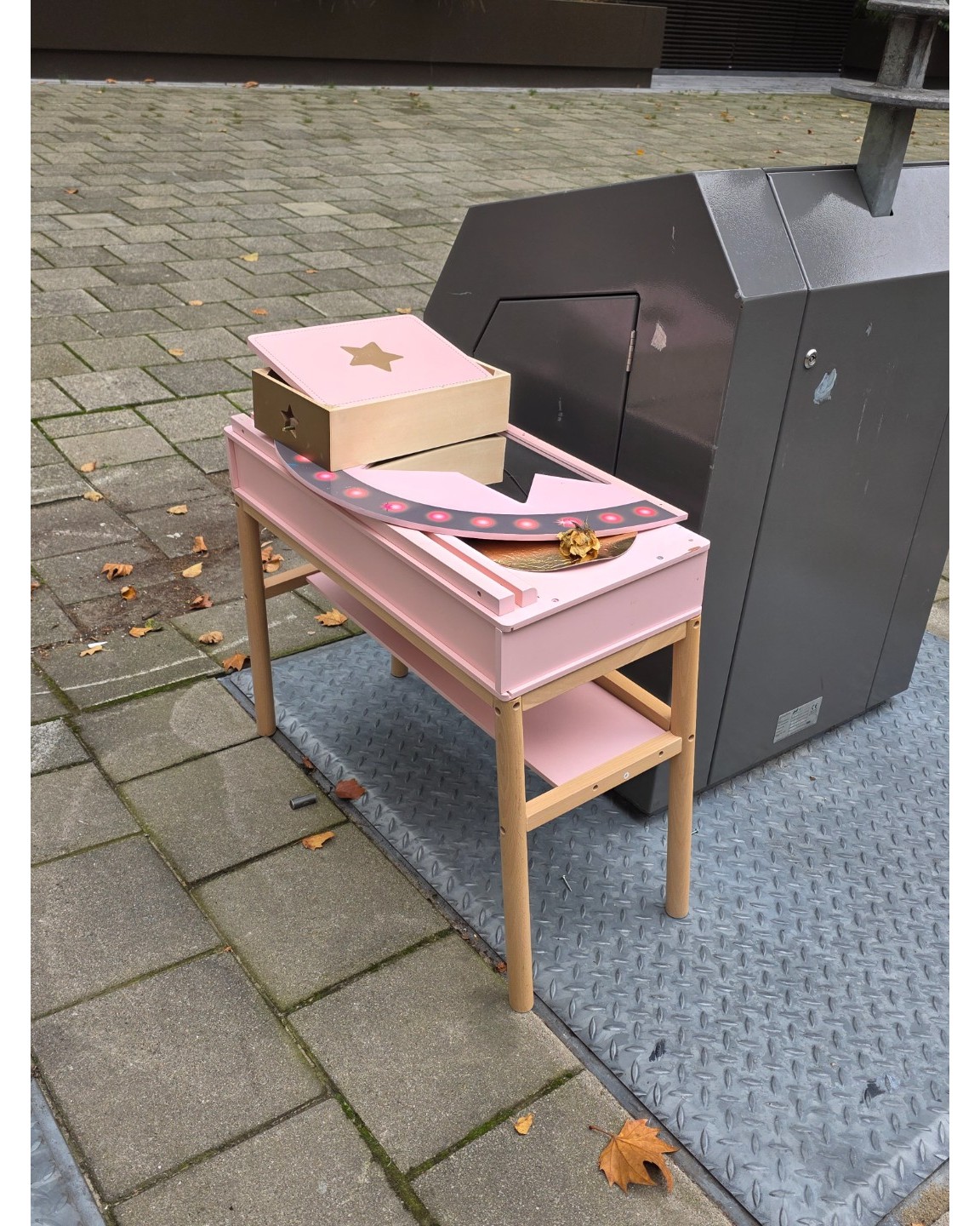 Item found on Raphaëlstraat 2, Amsterdam photo 2