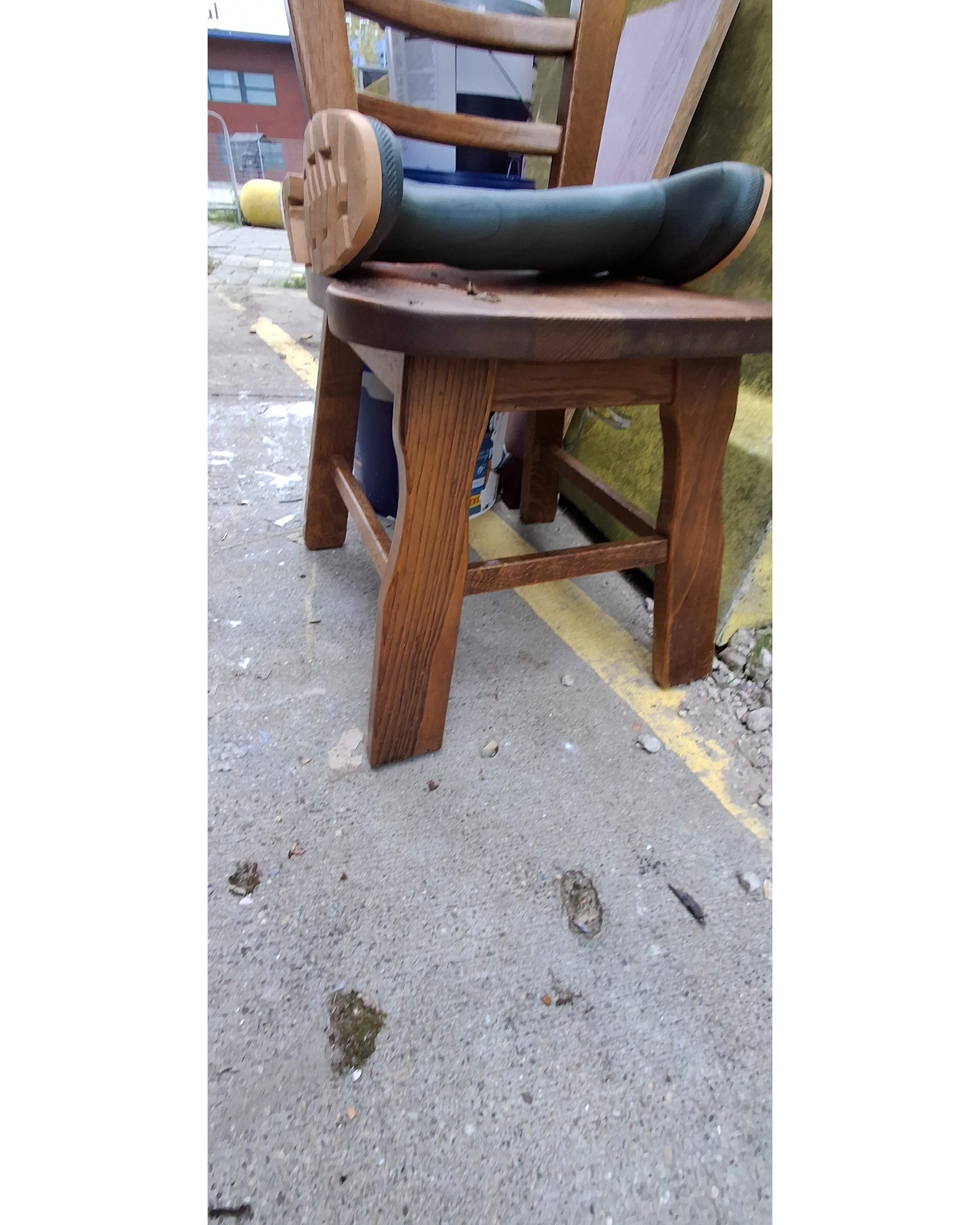 Mooie houten stoel photo 3