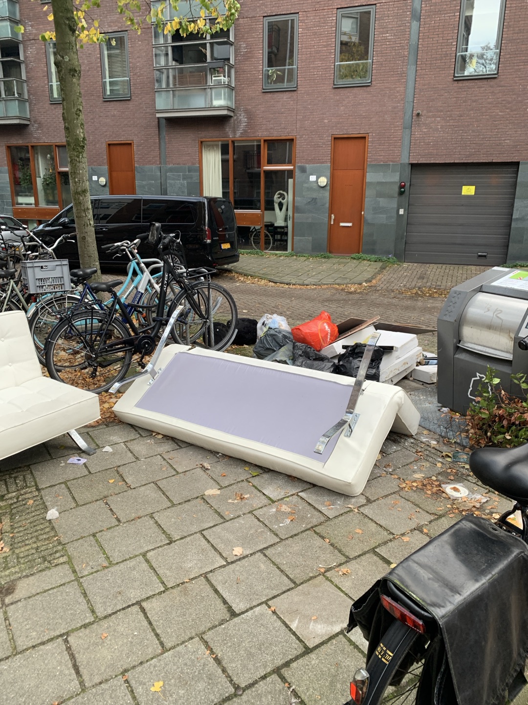 Item found on Tolstraat 25, Amsterdam photo 2