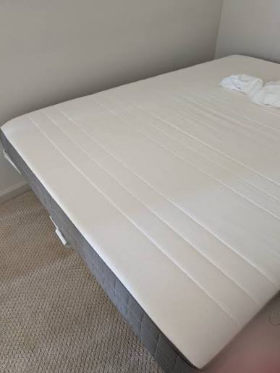 IKEA Morgedal mattress 160x200
Cover to be washed. 
Pickup 23 October from 10am-7pm. Otherwise from the street.