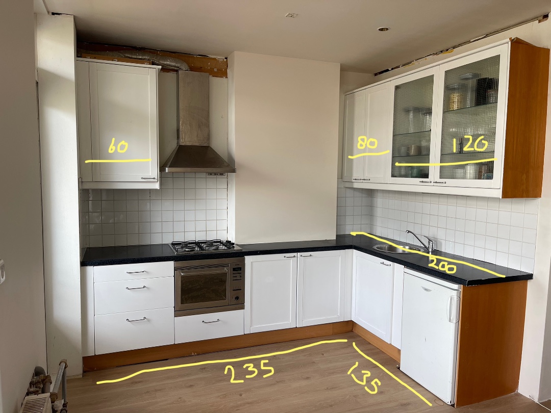 Kitchen with pretty cabinets, only oven door broken, take out yourself before 20 november, dm for more info photo 2