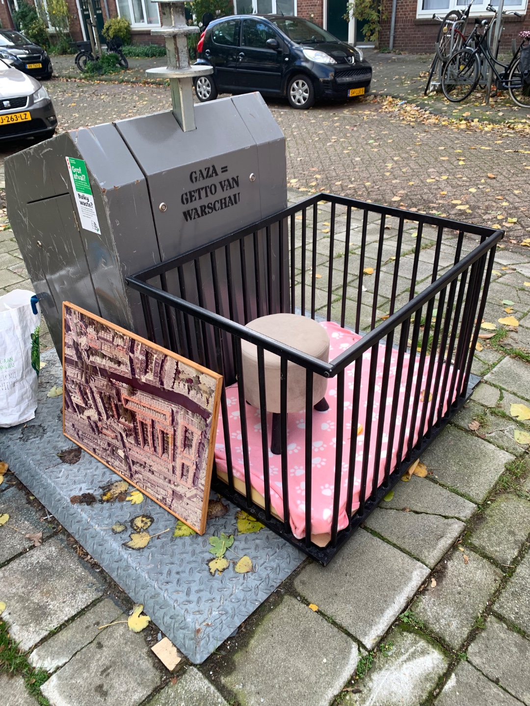 Seems like a puppy crate and a photo frame