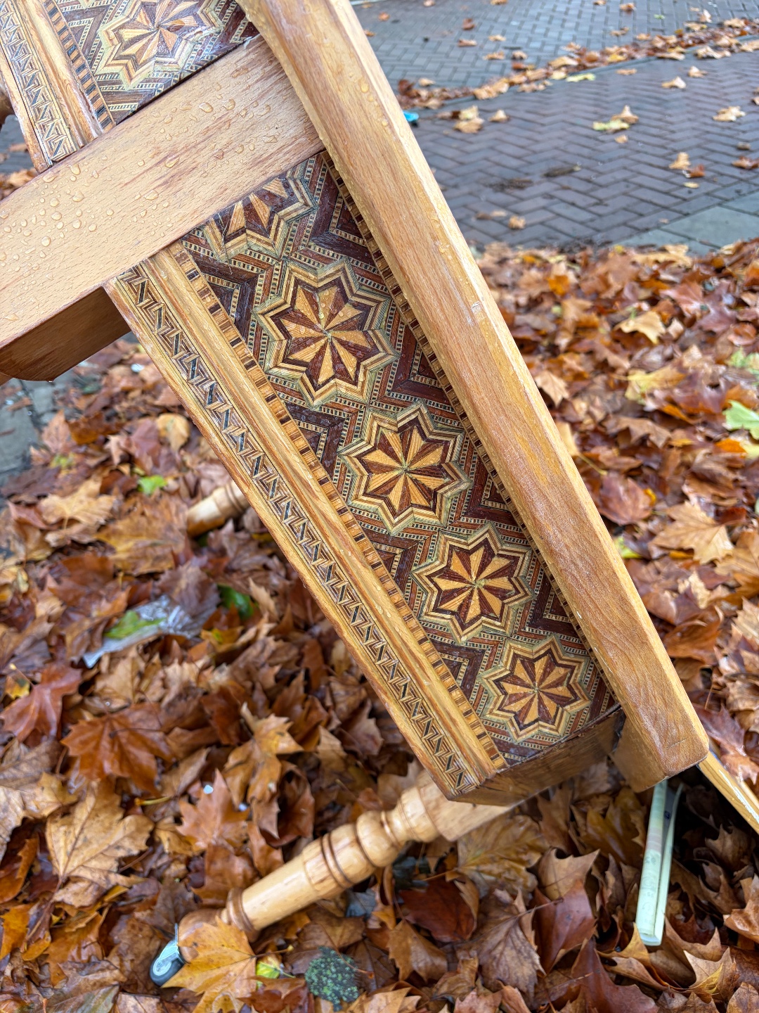 Grote lage tafel (salontafel?) op wieltjes photo 3
