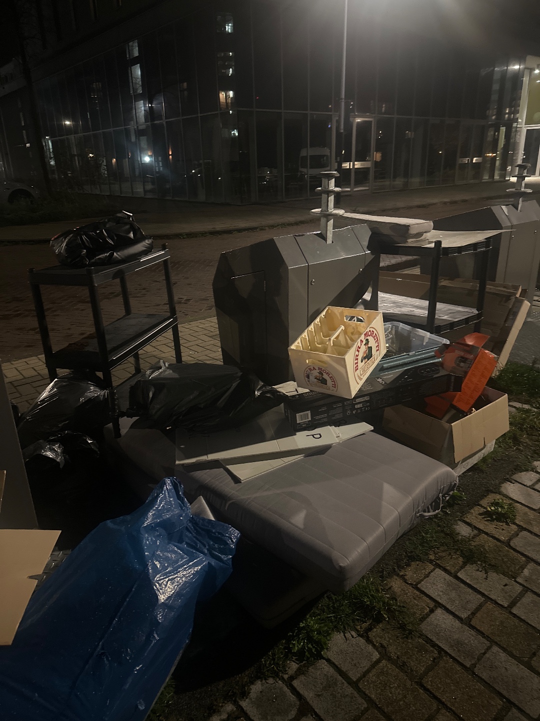 Item found on Johan Van Hasseltkade 310, Amsterdam photo 3