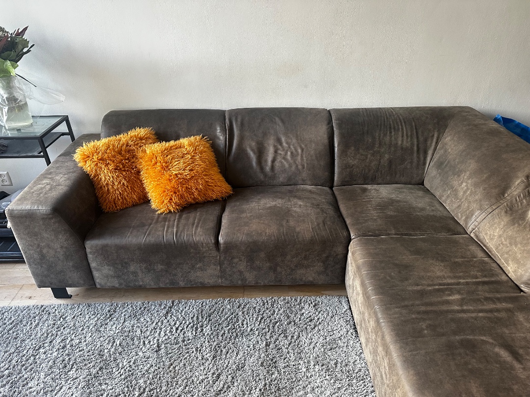 L shaped couch for pick up!
It can be split into 2 pieces