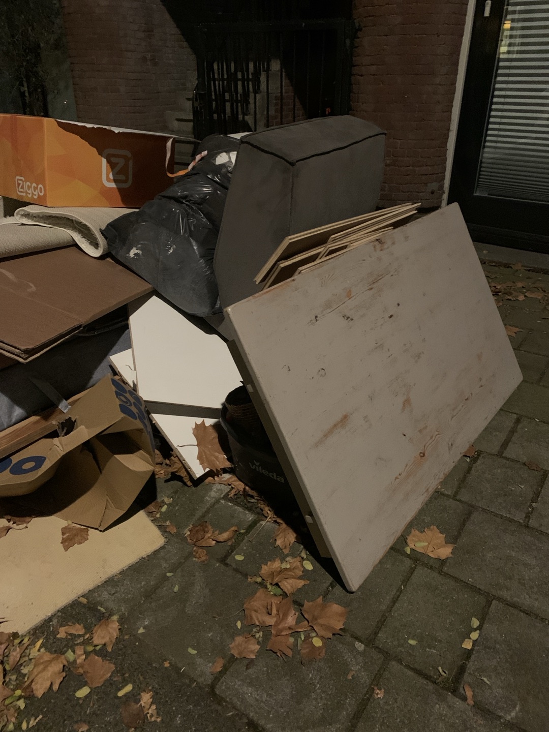 A table

The legs are in the pile i think