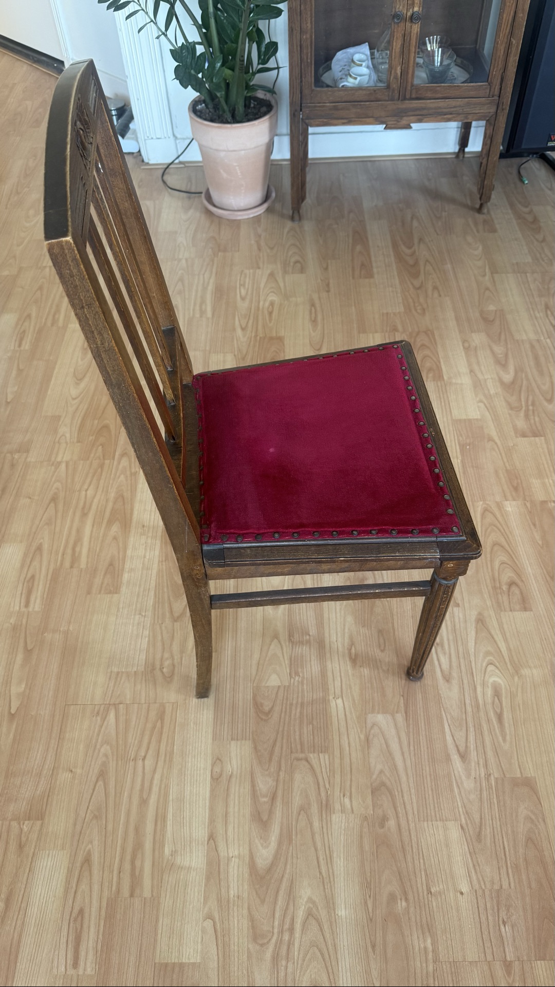 Antiek stoeltje photo 2