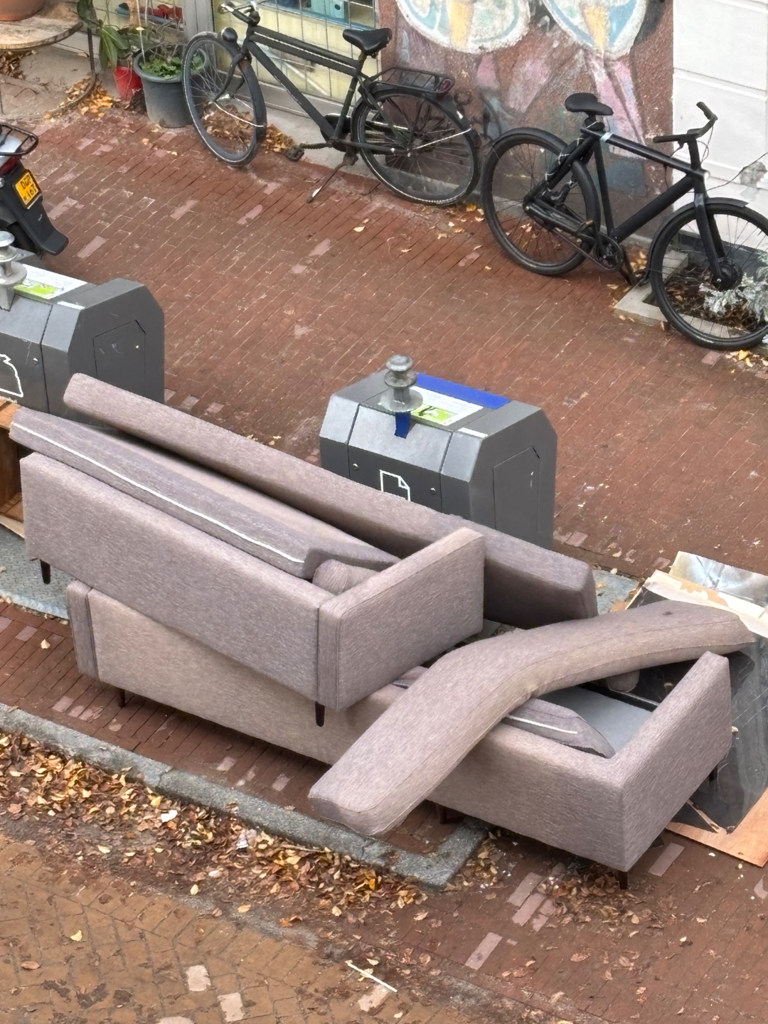 Free to pick up! Complete and in good state