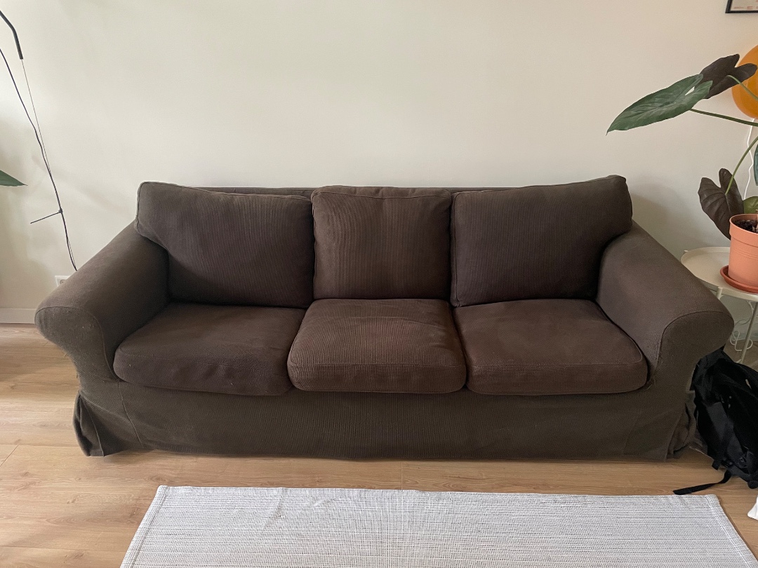 FREE

IKEA Ektorp 3-seater couch for sale. Brown. Good condition. Pickup in Amsterdam Bos en Lommer

Dimensions: approx. 218 cm (W) × 88 cm (D) × 88 cm (H)