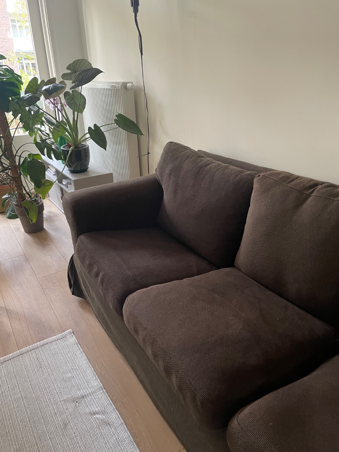 FREE

IKEA Ektorp 3-seater couch for sale. Brown. Good condition. Pickup in Amsterdam Bos en Lommer

Dimensions: approx. 218 cm (W) × 88 cm (D) × 88 cm (H) photo 2