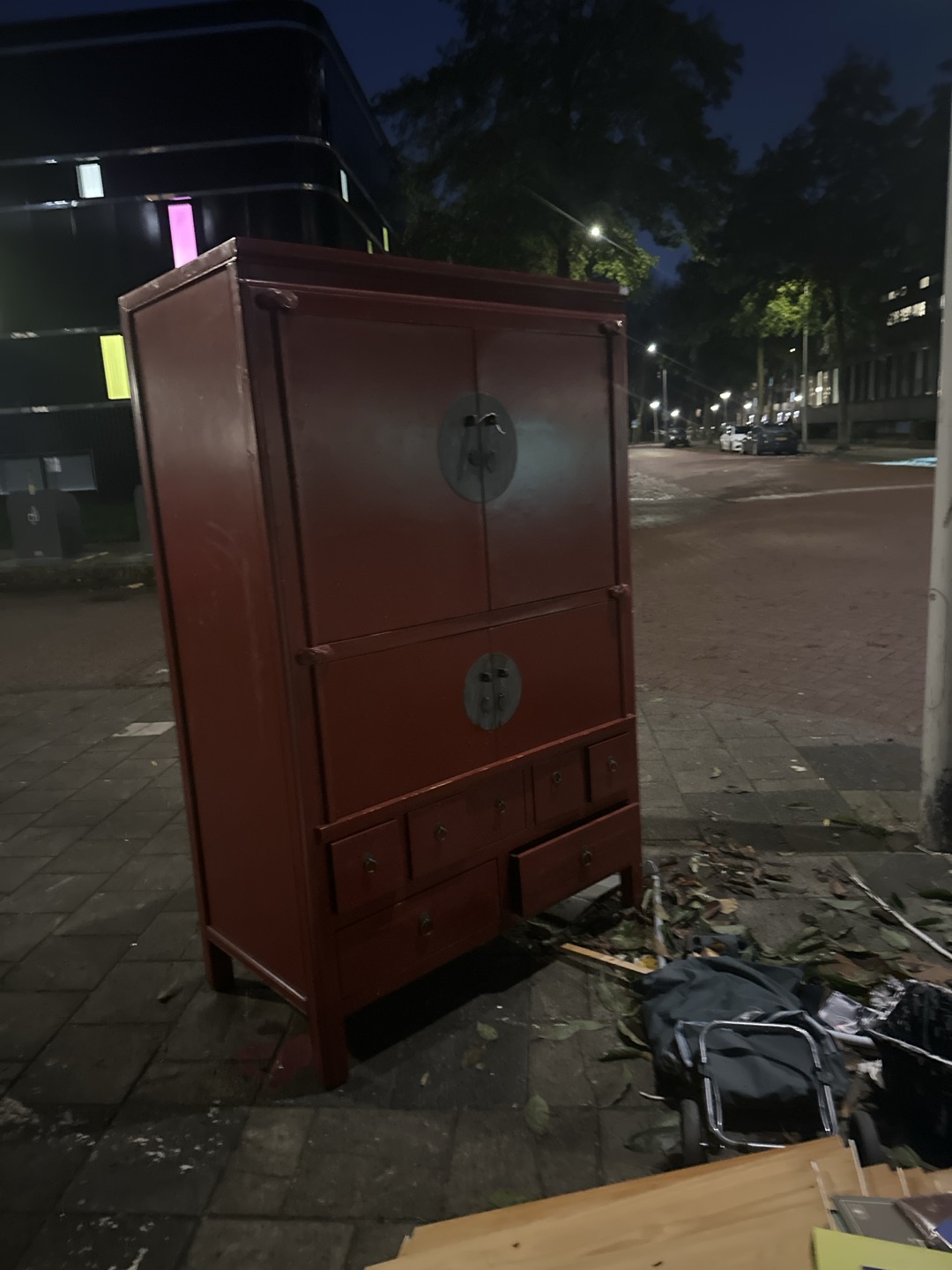 Chinese cupboard  in great  condition  ariana nozemanstraat - corner jacques veltmanstraat