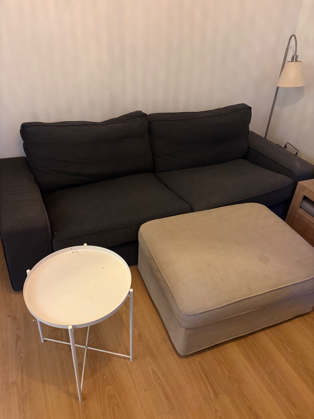 Ikea couch, table and poef/ legrest (including storage space) for pickup on Saturday or Sunday! From a smoke and pet-free household. Send me a DM for exact address and to arrange pickup time🫶