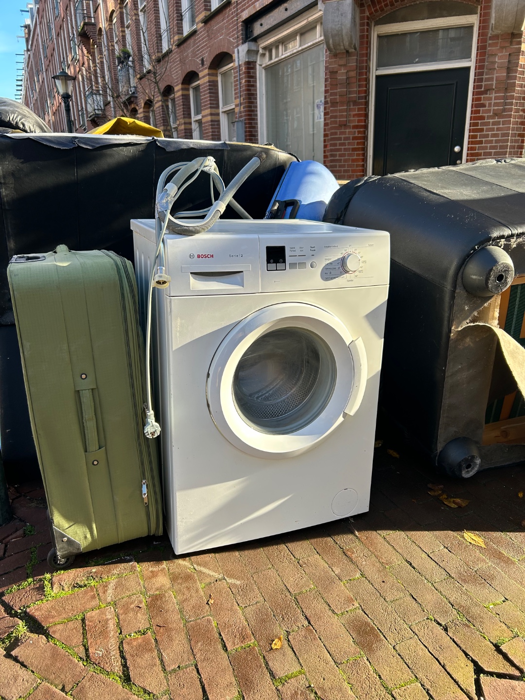 Wasmachine van Bosch, werkt nog goed. & 
Vrieskast 3 lades