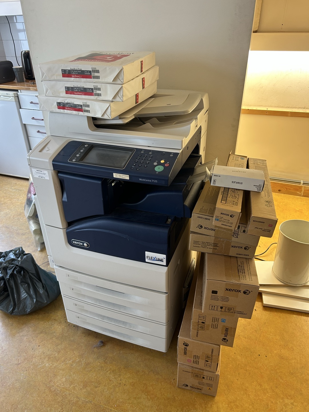 xerox workplace 7125 printer.

7x conferentie stoelen zwart. photo 2