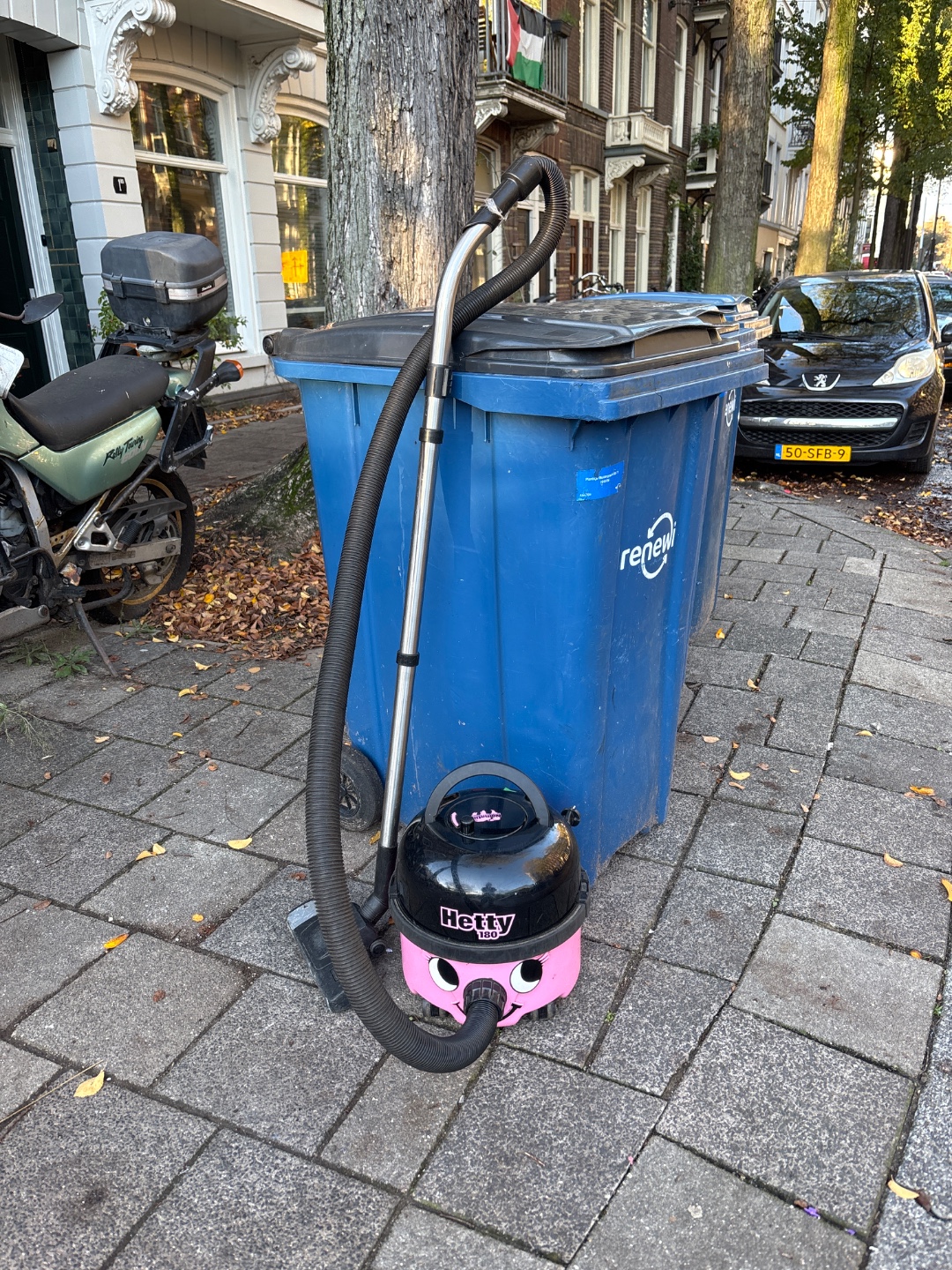 Still working vaccuming machine