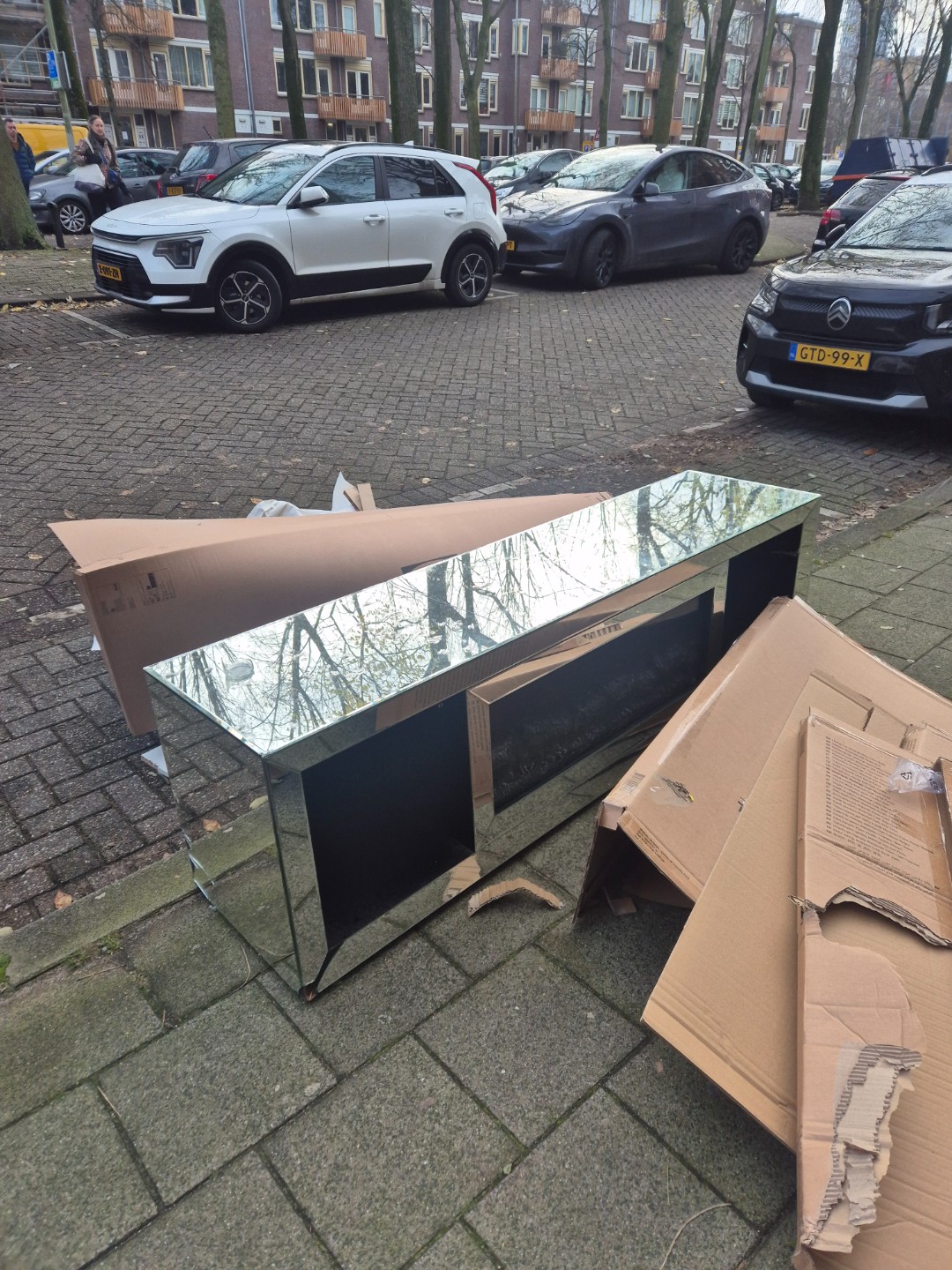 Tv meubel van spiegels? Met een haardvuur erin?