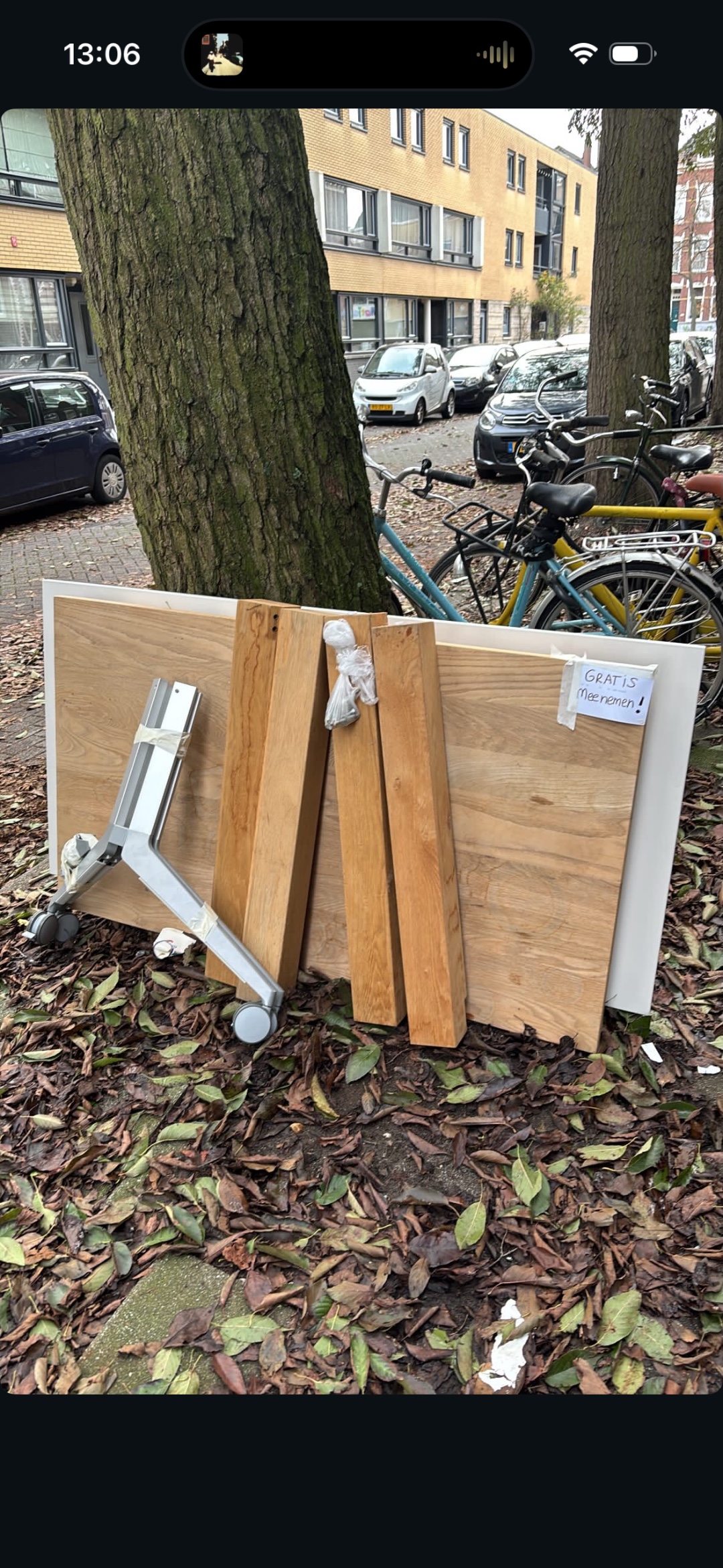 Hoge tafel, bureau, lamp, hang spiegel en wasrekken photo 2