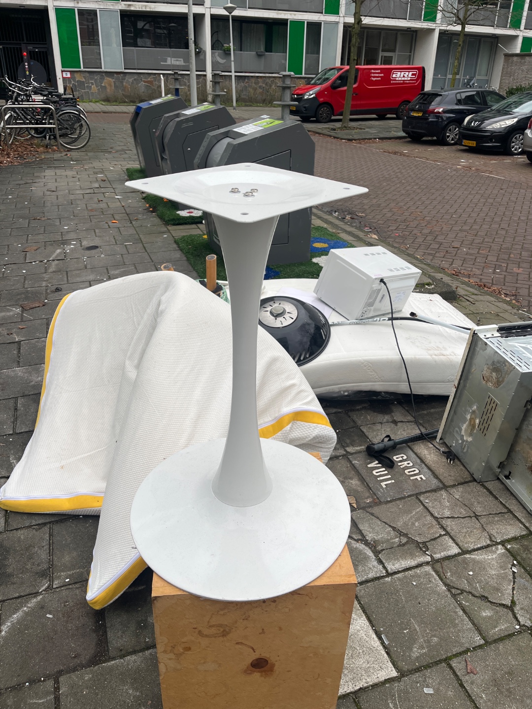 Working oven and table leg for round table. photo 3