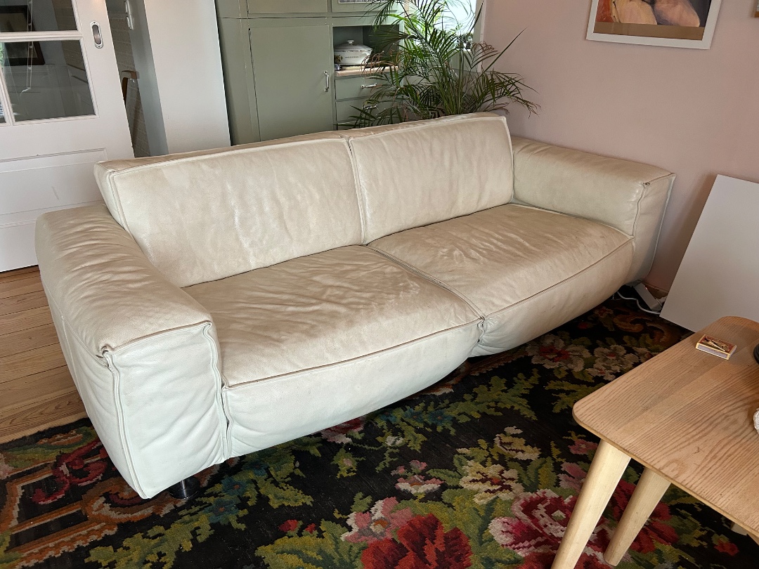 2,5 zits leren bank van montel. Gaat morgen bij het grofvuil
