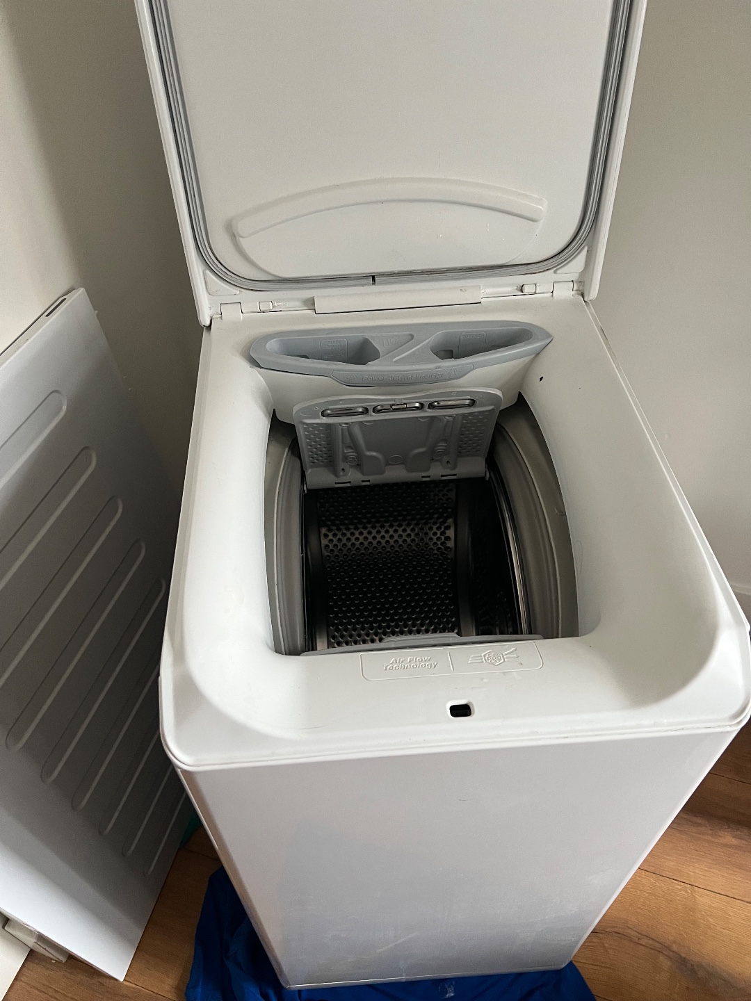 It works but it leaks water at the bottom - has to be repaired