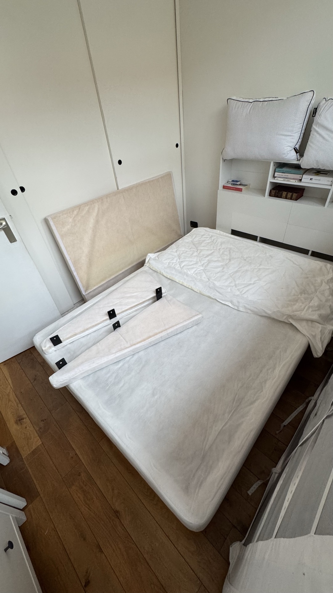 Ikea 140x200 boxspring with mattress (headboard + covers included)
Still indoor pickup from home