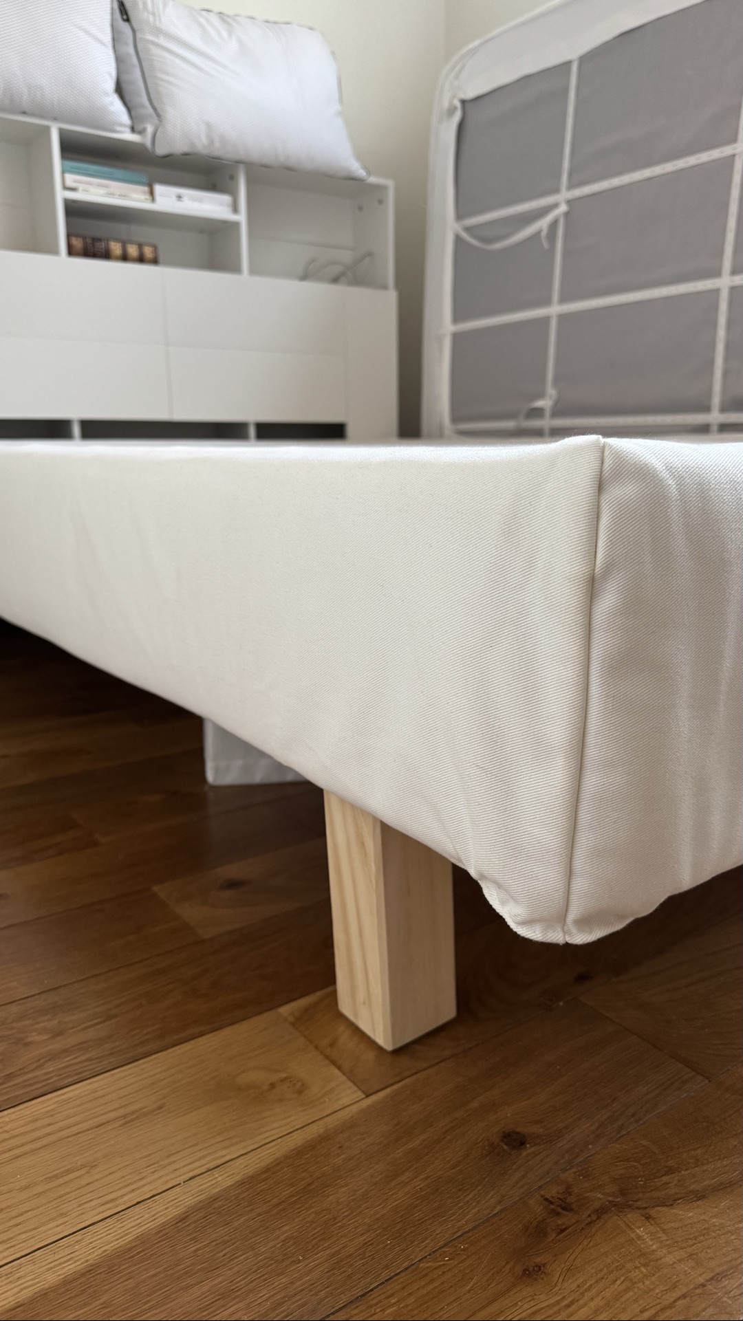 Ikea 140x200 boxspring with mattress (headboard + covers included)
Still indoor pickup from home photo 3