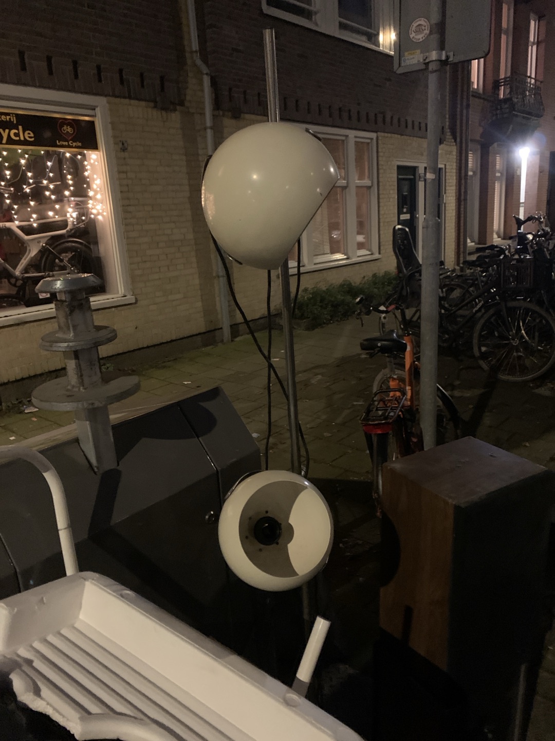 Cool lamp and two speakers photo 3