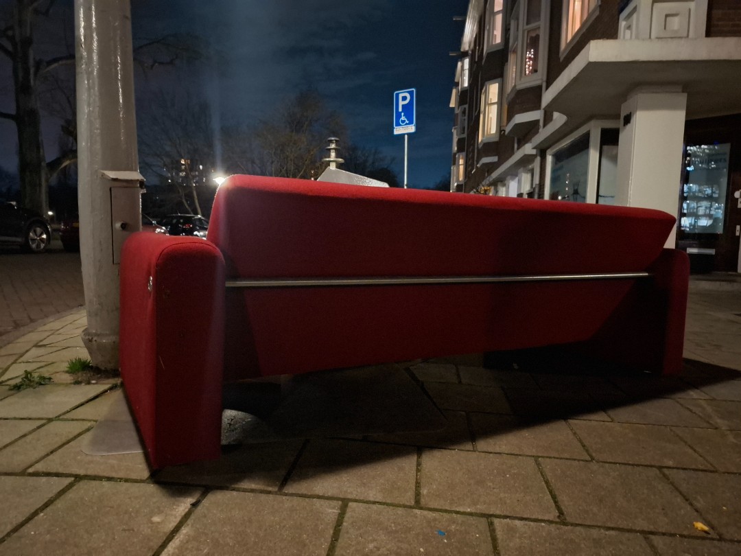 Cute sofa in Kvadrat fabric dark burgondy red.@20.27h still there. photo 3