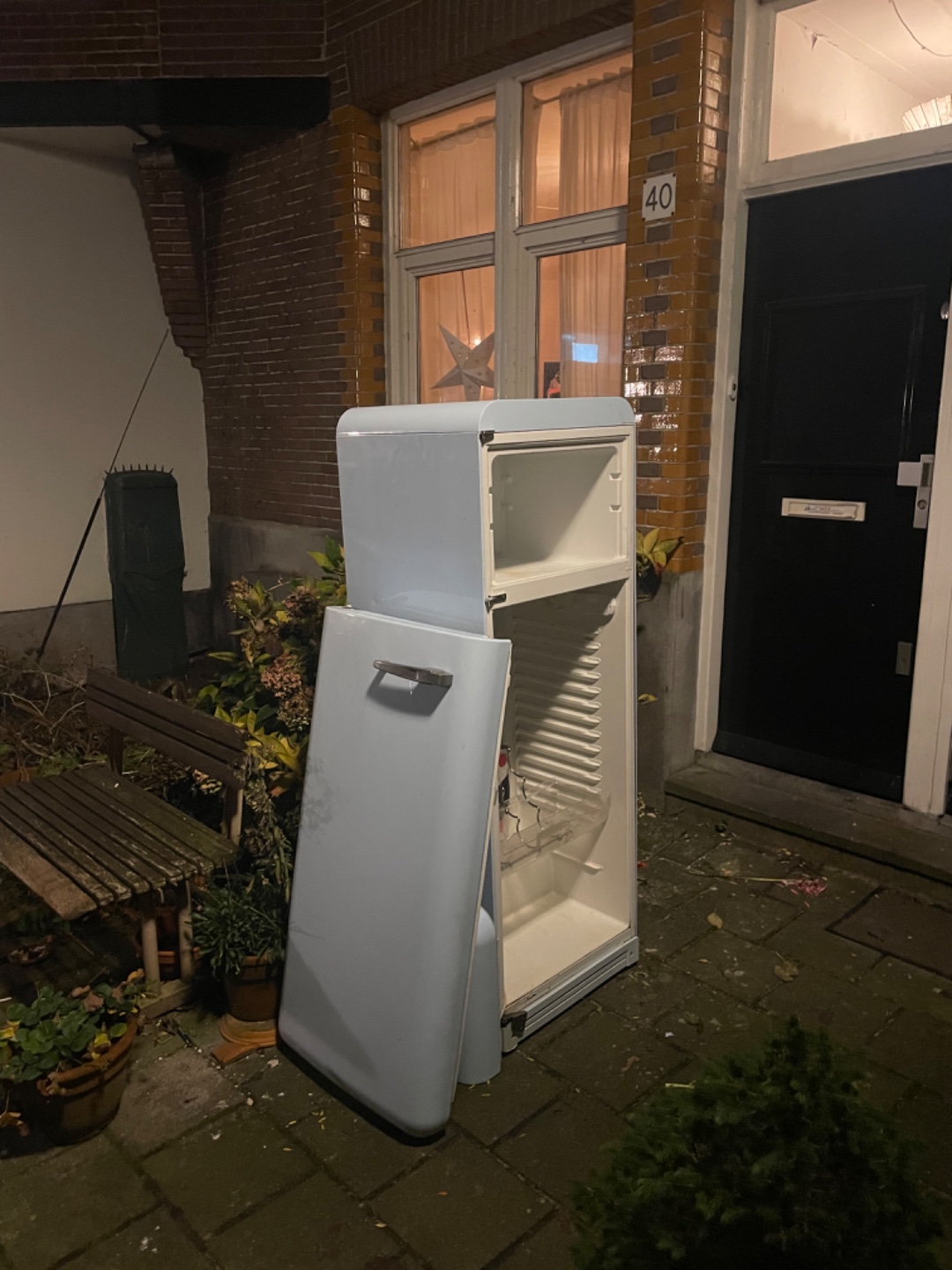 Kapotte smeg koelkast, schinkelkade 40 photo 2