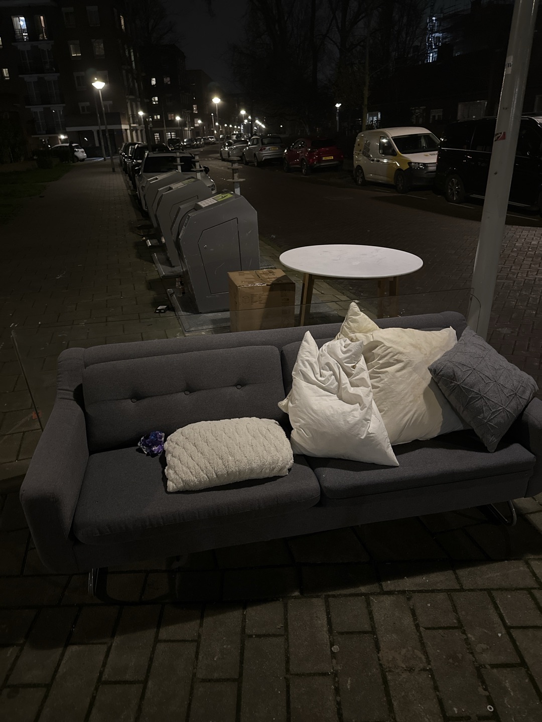 Beautiful sofa, small hole in a cushion. Plus white table, bit scratched photo 2