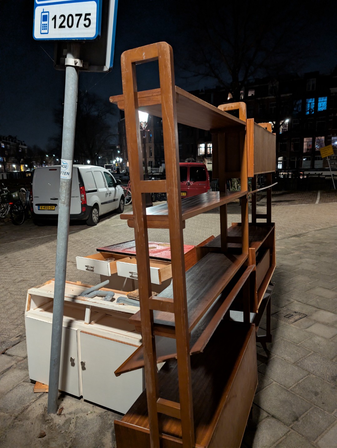 Prachtige wandkast, schuift uitjes nog intact. Krijg hem zelf helaas de trap niet op. photo 3