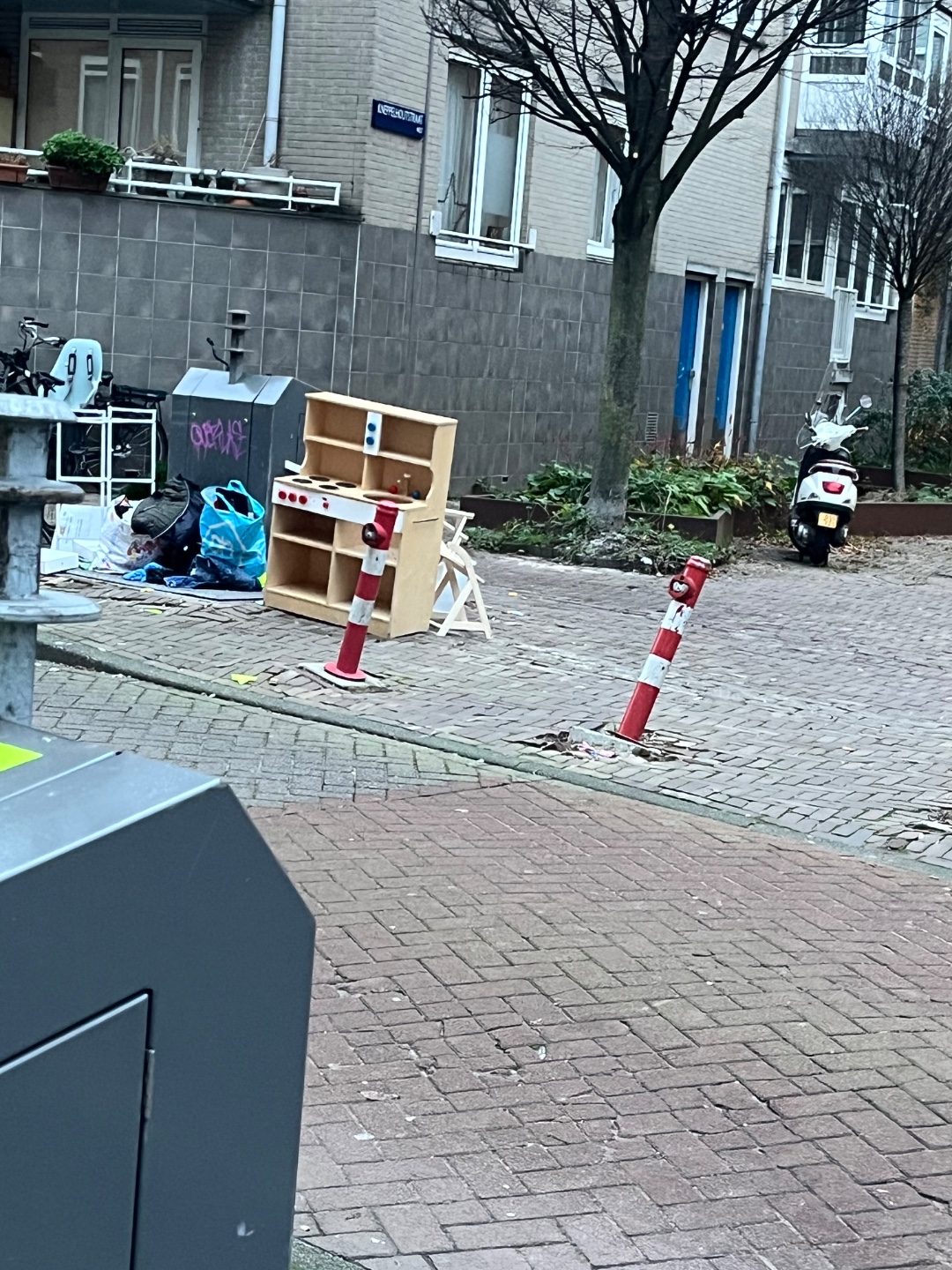 Speelkeuken. Hoek Borger/Kneppelhoutstraat