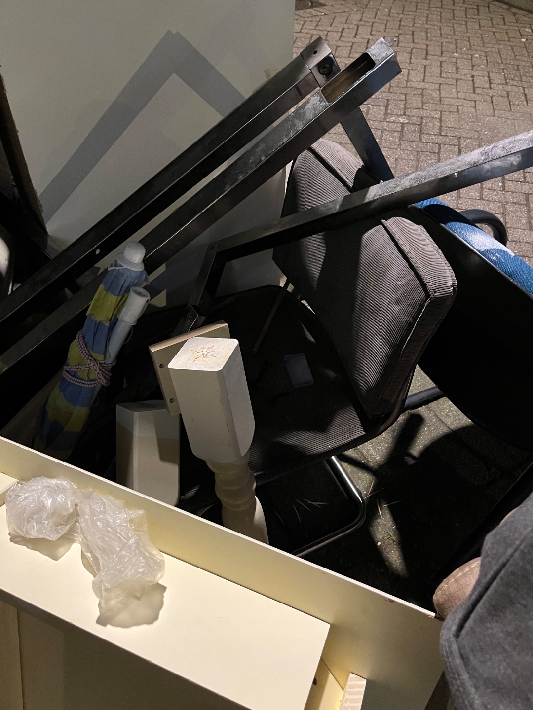 Rib eetkamerstoel, tafel en meer @ alexanderstraat / alexanderkade