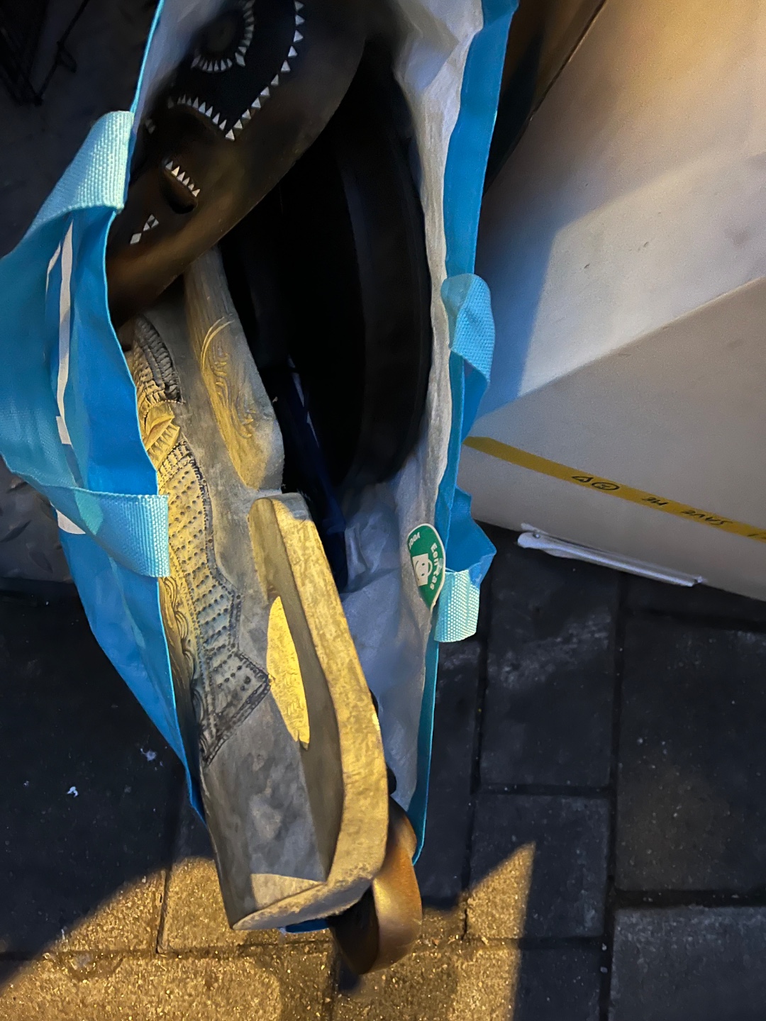 Maskers e.d. en tabouretje photo 2