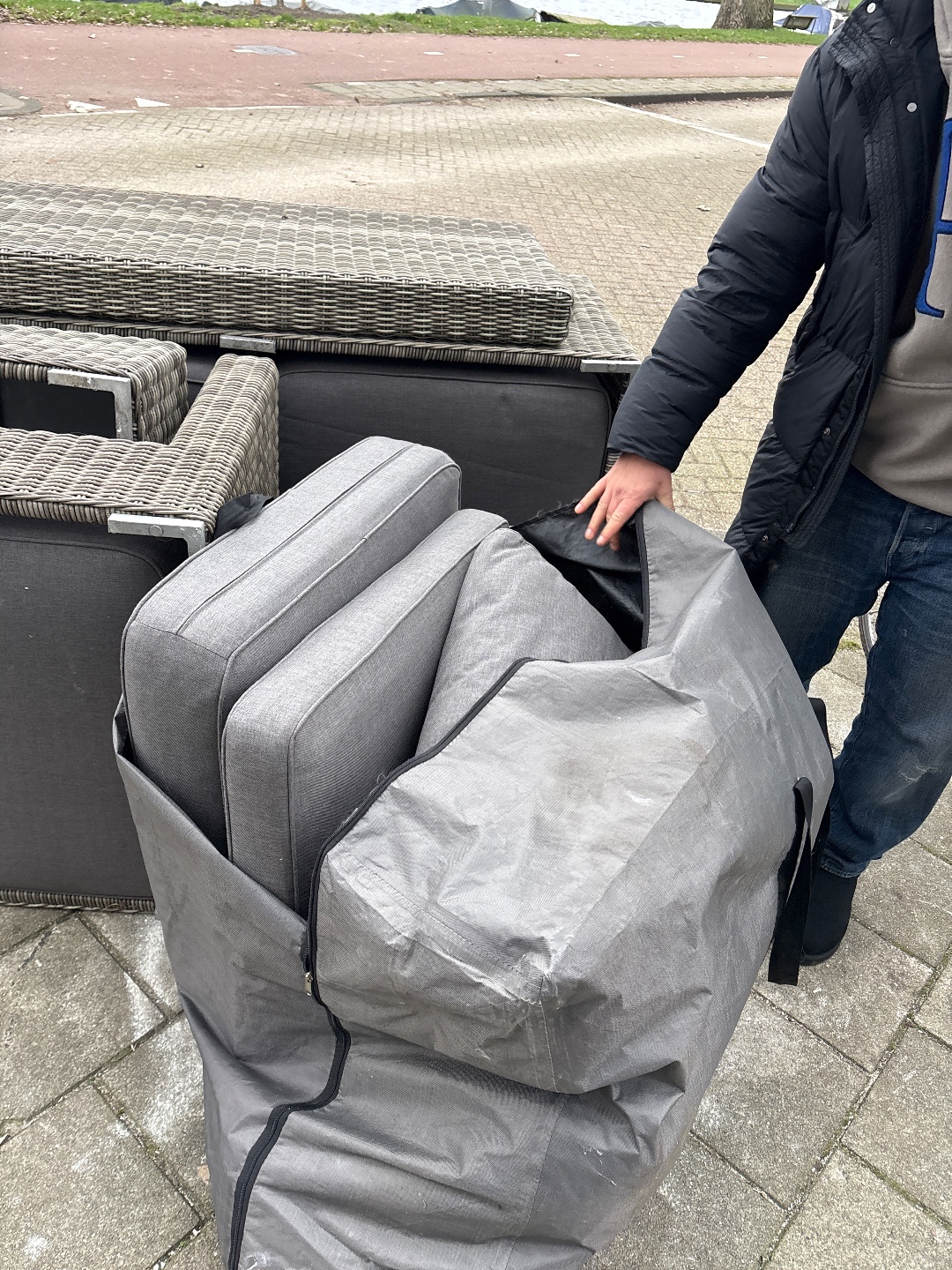 Tuin lounge set! Hoekbank, 5 zits inclusief een hokker. Inclusief kussens. photo 3