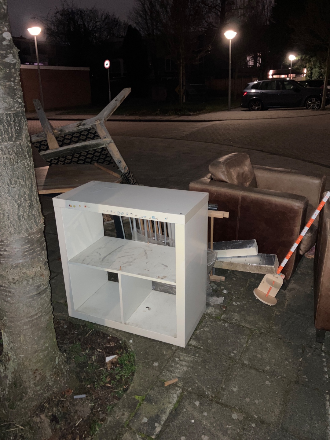 Two leather chairs, colorful carpet, wooden bench, small white cabinet, dish drying rack, scren photo 3