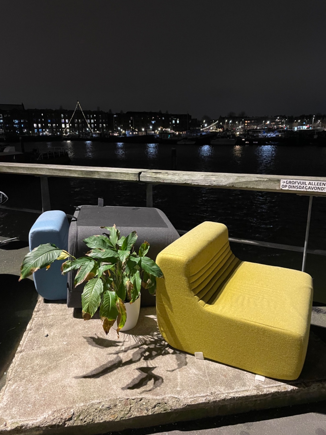 Beautiful chairs / modulair couch (grey one is a “corner” piece), brand is Softline