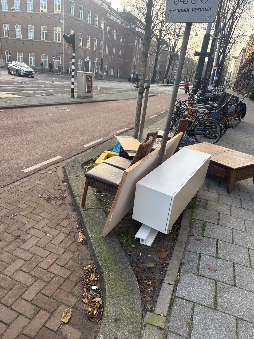 4 chairs and a small table photo 1