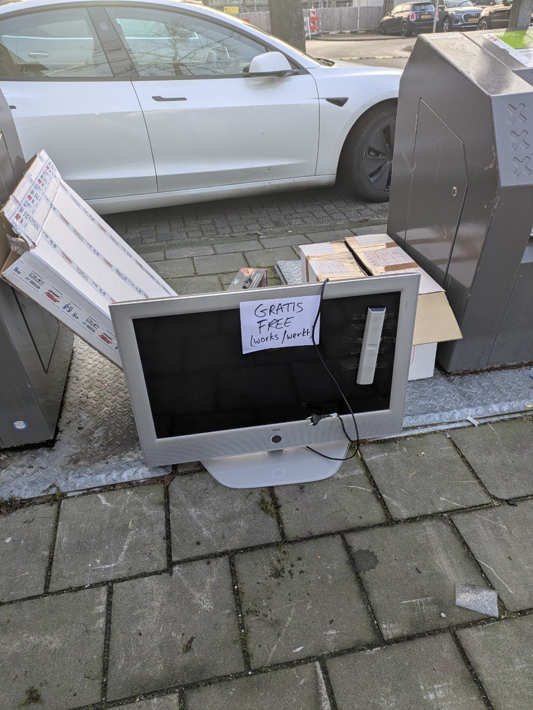 Old TV. Works. With Remote. photo 1