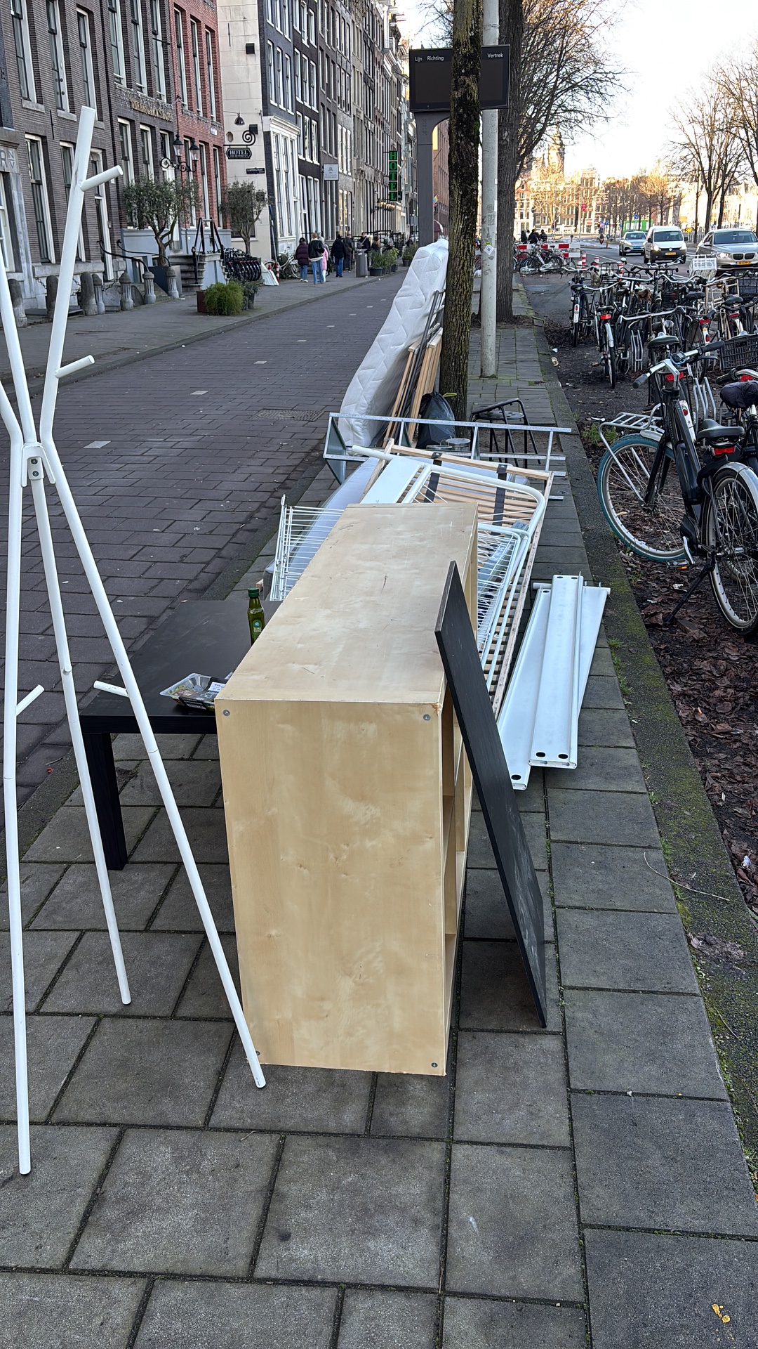 Kast, koffietafel, 160 bed + lattenbodems photo 1