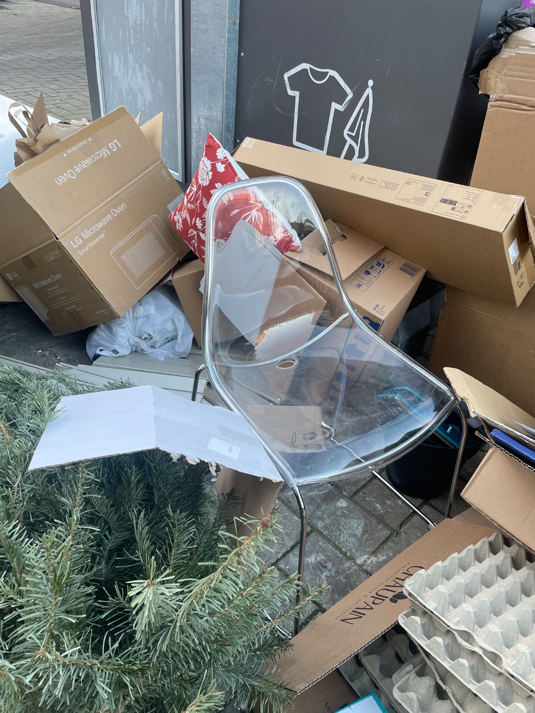 Nice transparant plastic chair with metal frame, seems in good shape photo 1