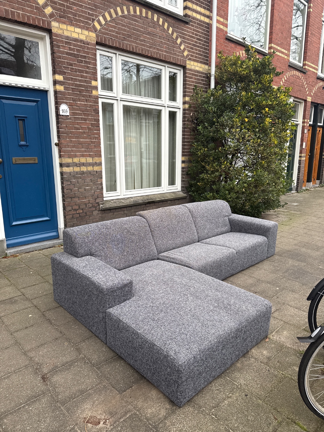 Brand new couch in Utrecht. photo 2