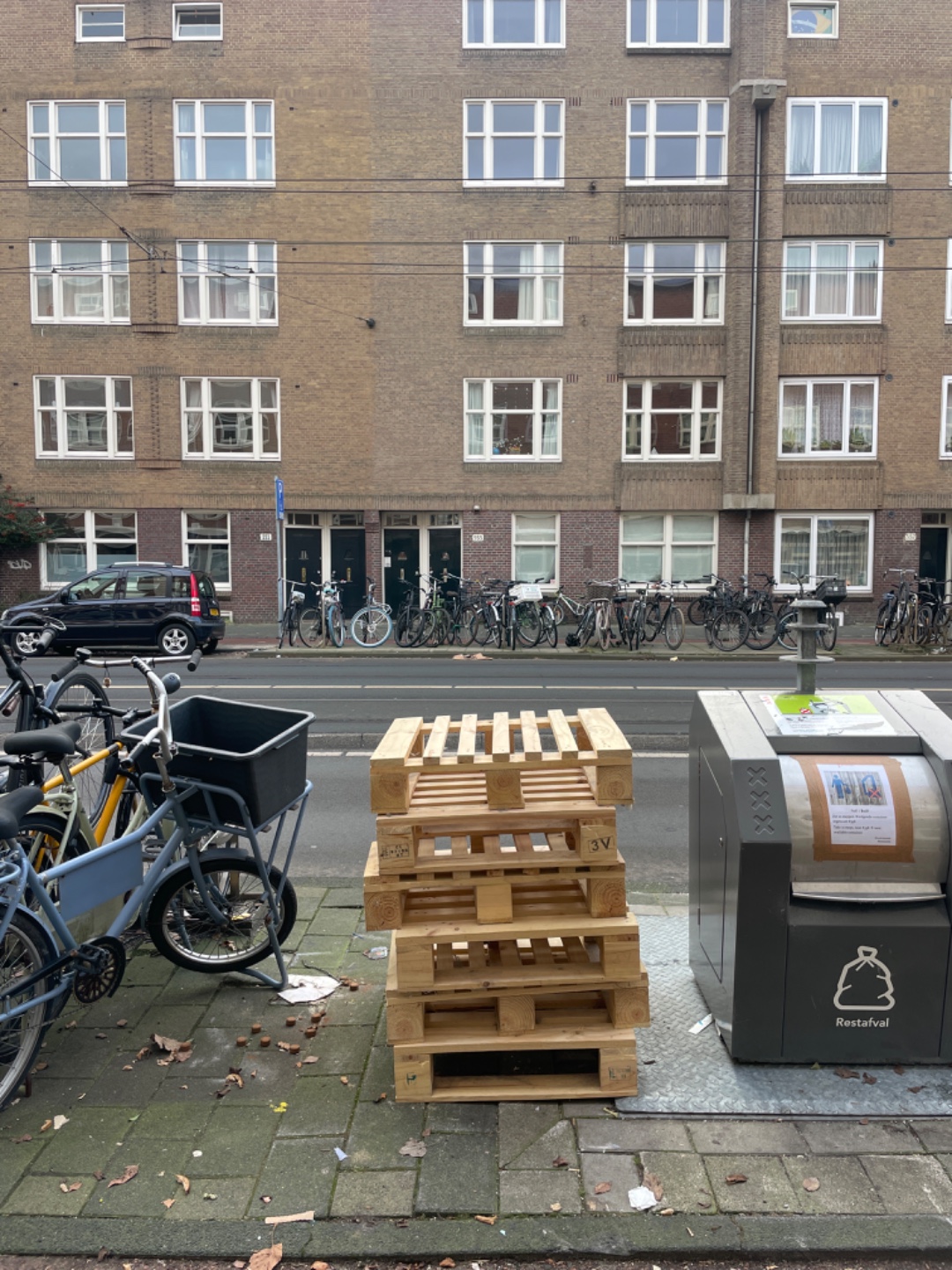 6 wooden square pallets photo 1