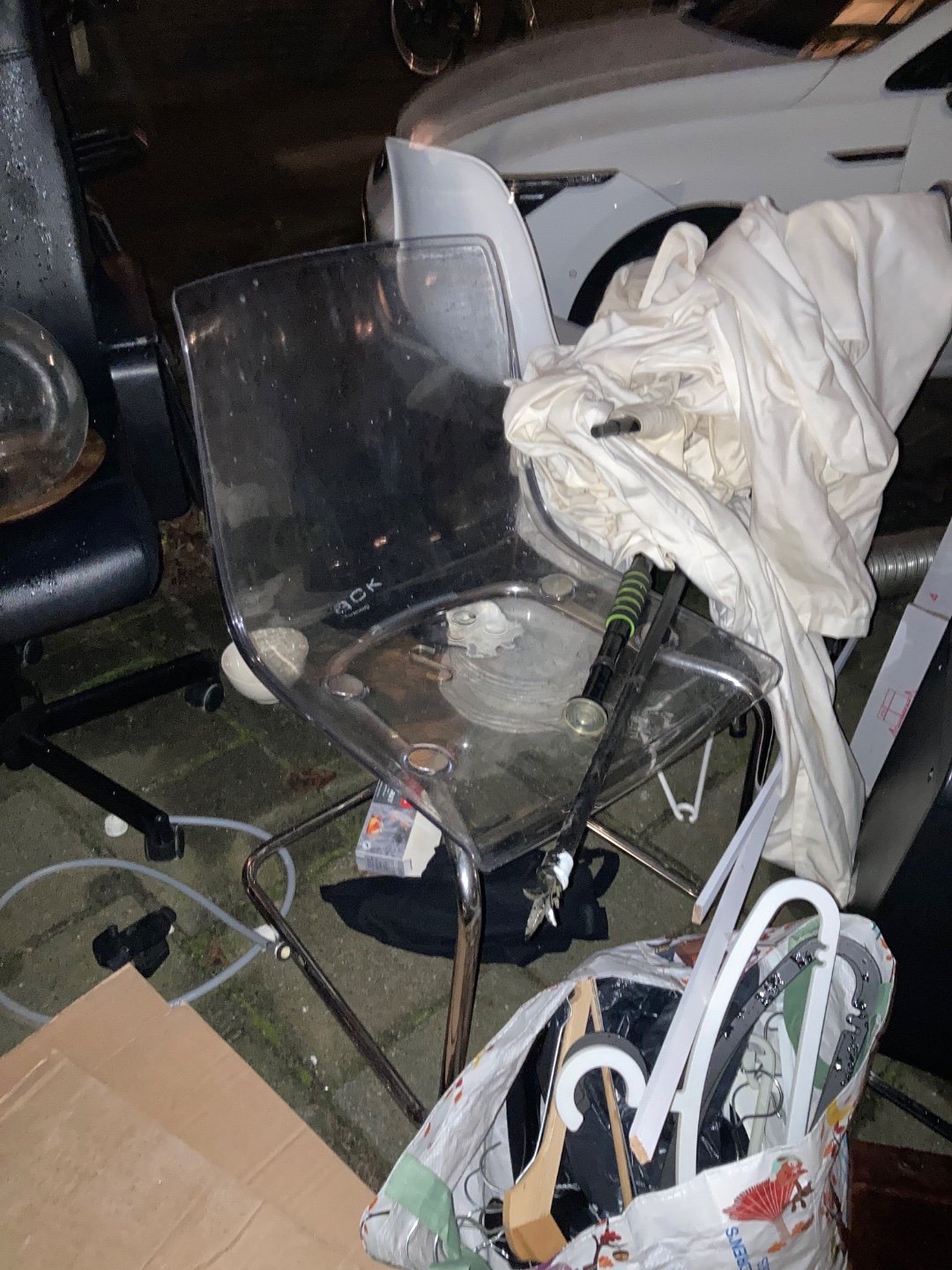 A bit messy around, but this chair is actually really nice! photo 2