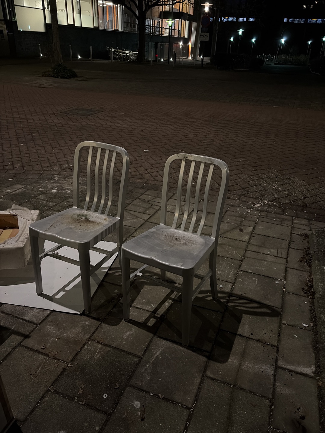 2 aluminium chairs photo 1