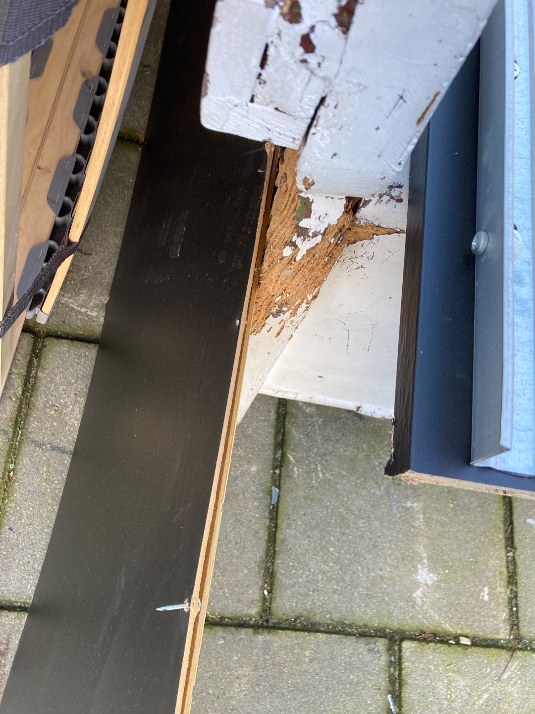 Heel leuke grote oude bank met klep voor opbergruimte. Een beetje als krabpaal gebruikt maar dat mag de pret niet drukken 😺 photo 3