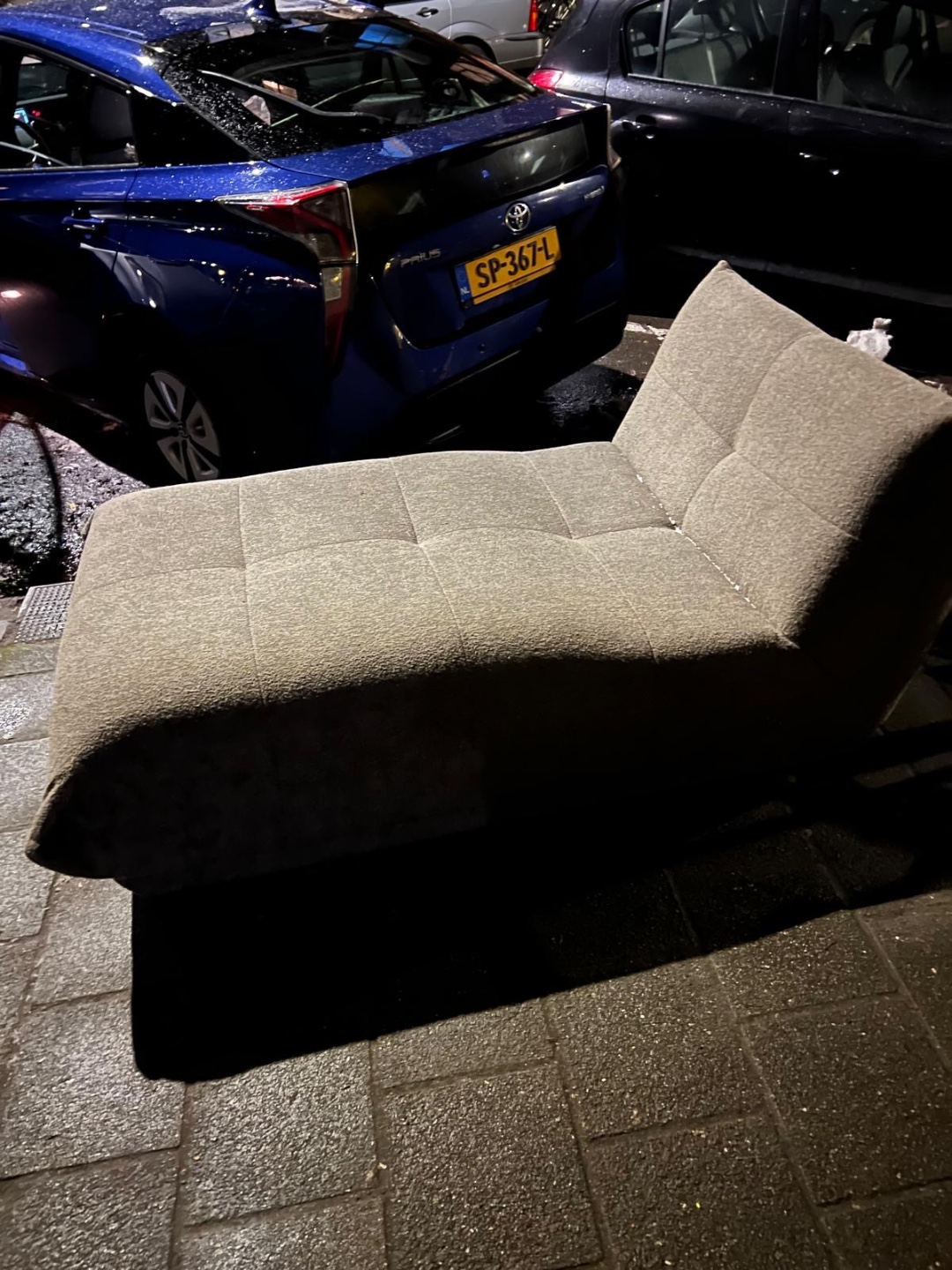 Only 1.5y old, great condition chaise longue. In front of Bosboom Toussaintstraat 17. photo 1