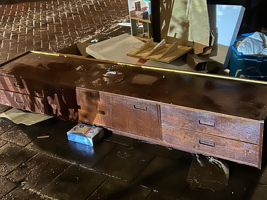 Leuke lage kast en poppenhuis photo 1