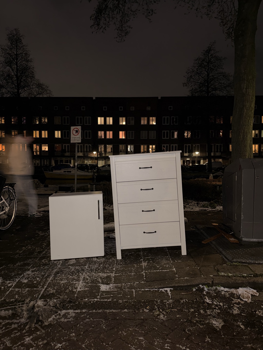 Ladekast, mooi design, boven blad beschadigd. Met beetje liefde weer helemaal als nieuw. Lades werken top photo 1