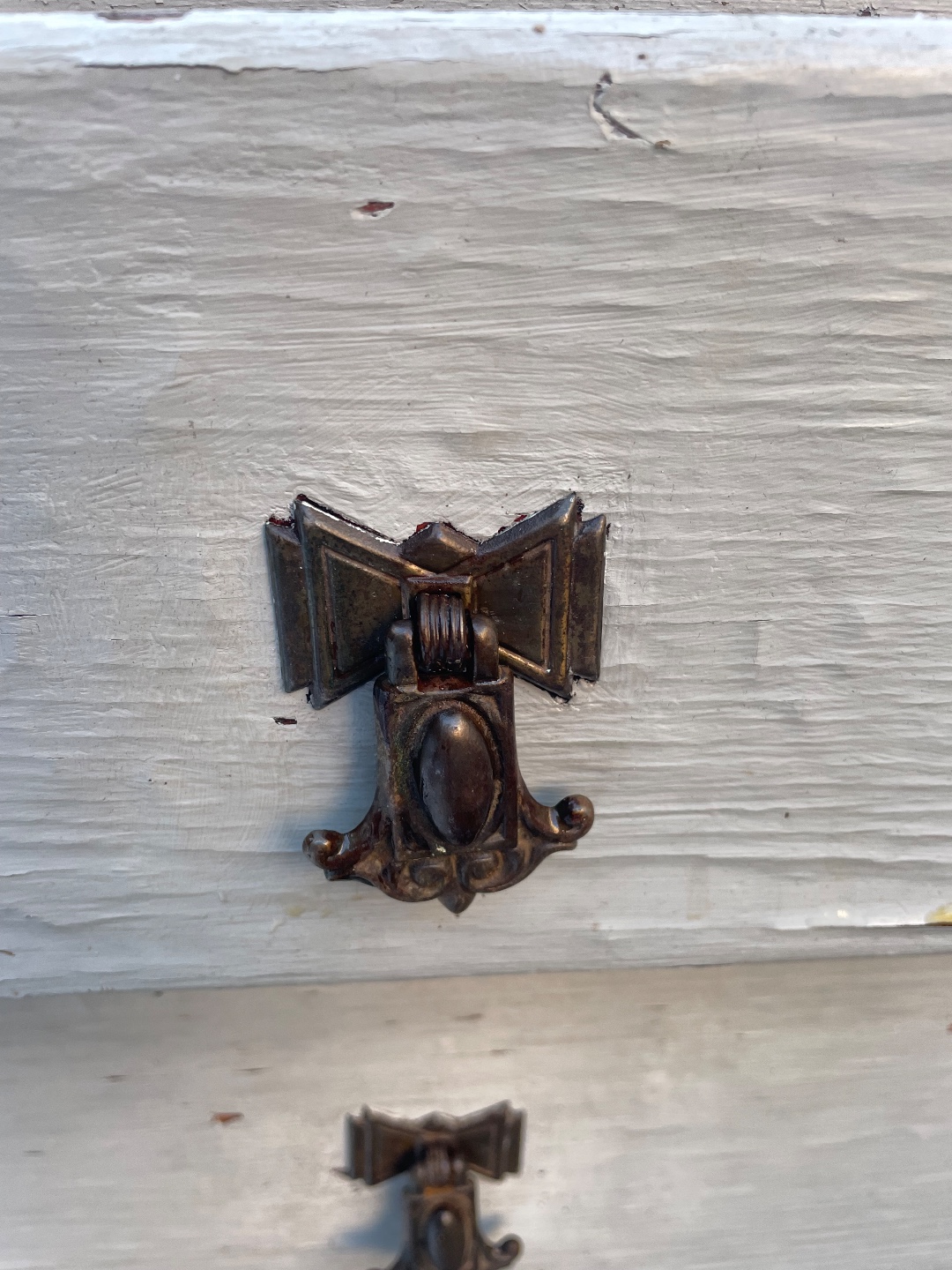 Cute little cabinet with beautiful copper details photo 2